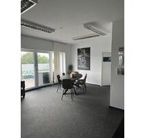 Modernes Penthouse-Büro mit großer Dachterrasse in Garbsen