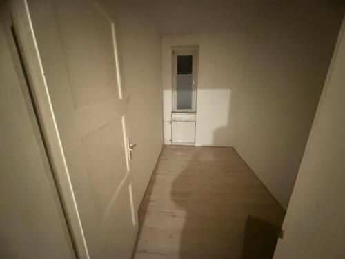 Foto - 3-Zimmer-Wohnung zu vermieten - 350,00 EUR Kaltmiete, ca.  66,00 m²