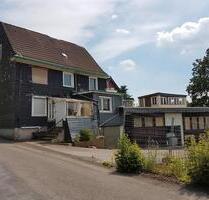 Ein bis 2 Familien Haus mit Hallen und Parkplätzen in Reinshagen - Remscheid