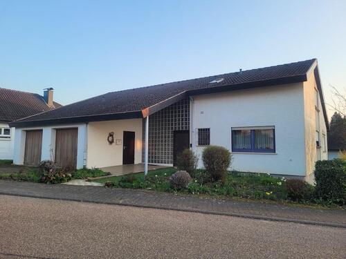 Foto - Freistehendes Haus in sehr guter Wohnlage