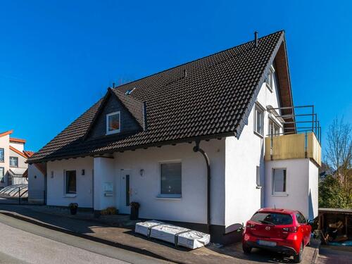 Foto - GROßE WOHNUNG MIT EIGENEM EINGANG, 2 BADEZIMMERN, BALKON UND GARAGE