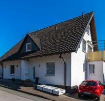 GROßE WOHNUNG MIT EIGENEM EINGANG, 2 BADEZIMMERN, BALKON UND GARAGE - Büren