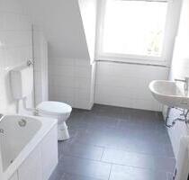 Schöne 2-Zimmer-DG-Wohung! - 549,00 EUR Kaltmiete, in Essen (PLZ: 45143) Stadtbezirk III
