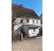 Freistehendes Einfamilienhaus - 300.000,00&nbsp;EUR Kaufpreis, ca.&nbsp; 130,00&nbsp;m&sup2; in Rot am See (PLZ: 74585)