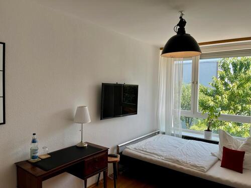 Foto - Zimmer für Wochenendheimfahrerin (Mo–Fr) in Aschheim bei München