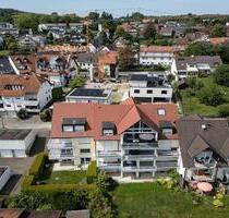 Zu Vermieten am See. Wie ein Haus: 4-Zimmer-Wohnung mit eigenem Eingang, Garten & Seeblick - Gaienhofen