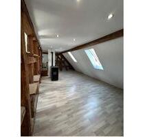 Charmante 1,5 Zimmer-Dachgeschosswohnung mit Fachwerkcharme - Tiefenbronn