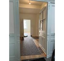 Frisch sanierte Altbauwohnung mit Balkon - Hof Altstadt