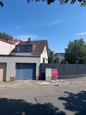 Foto - Teilsaniertes Einfamilienhaus inkls Garage Hof und Garten