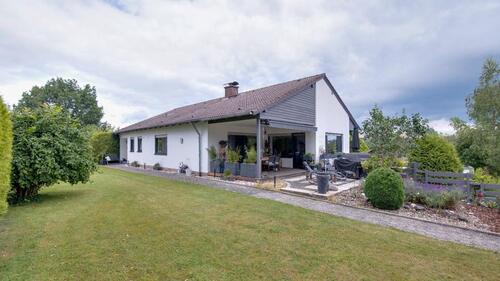 Foto - Traumhaftes Einfamilienhaus im Bungalowstil mit Einliegerwohnung