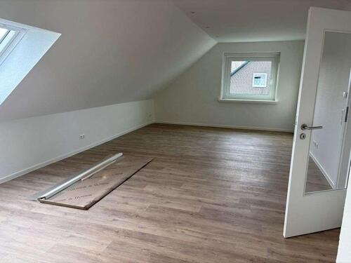 Foto - Erstbezug nach Modernisierung: Große 3-Zimmer-Whg. mit EBK & Fußbodenheizung!