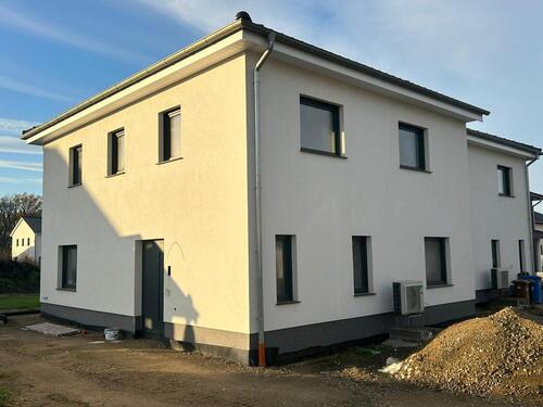Foto - Moderne Doppelhaushälfte im Neubaugebiet - KfW-förderungsfähig