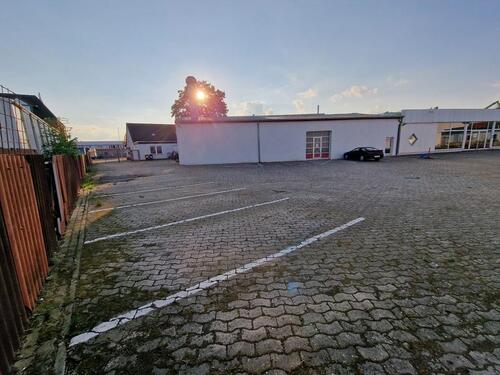 Foto - Direkt v. Eigentümer: Halle mit Büro, Lager, Hebebühne,Parkplätze