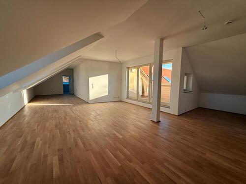 Foto - Traumhafte 4-Zimmer Dachgeschosswohnung mit FBH, Abstellraum, Gäste-WC & Loggia - WE 22