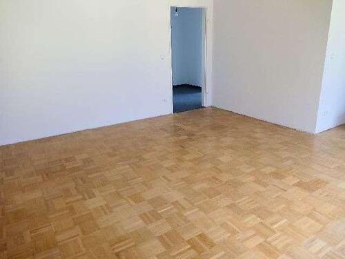 Foto - 2024 renovierte 2 Zimmer Wohnung in ruhiger Lage mit Dusch-Badewanne und zwei Kfz.-Stellplätzen!