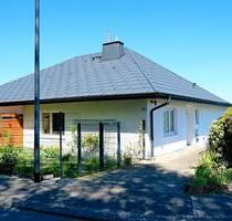 Haus mit Praxis und Apartment - 595.000,00 EUR Kaufpreis, in Löhnberg (PLZ: 35792)