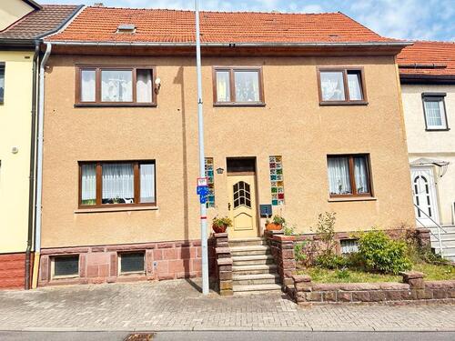 Foto - Wohnhaus mit 2 Wohnungen, massiver Scheune, Garage und Bungalow