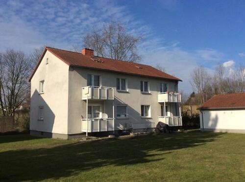 Foto - Wohnung mit modernem Wannenbad und neuer Tapezierung an den Wandflächen