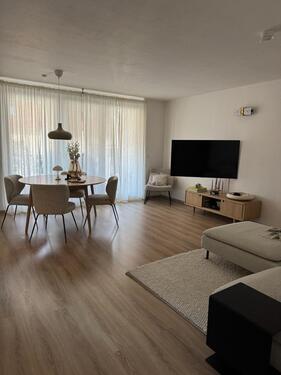 Foto - Moderne 3-Zimmer-Wohnung m. Balkon, Aufzug, TG. in zentraler Lage