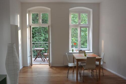 Foto - Altbau: Zentral und ruhig mit Balkon!!! Wohnen auf Zeit.