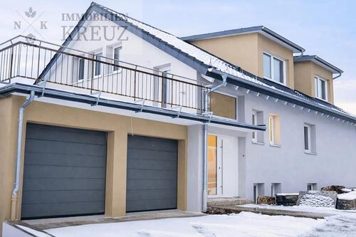 Foto - Kernsanierte 3-Zimmer-Dachgeschosswohnung mit Einbauküche, Dachterrasse und Garage