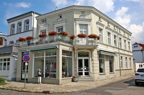 Foto - Laden 80m2, große Schaufenster in Warnemünde zu vermieten