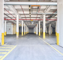 Große Halle mit Rolltor und ebener Andienung – 247 Zugang - Markgröningen