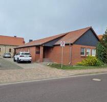 Biete schöne 2 Raumwohnung mit kleinem Garten zur Alleinnutzung - Burg