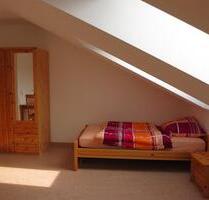 Teilmöblierte 1-Zimmer-Dachgeschosswohnung in Auloh - Kumhausen
