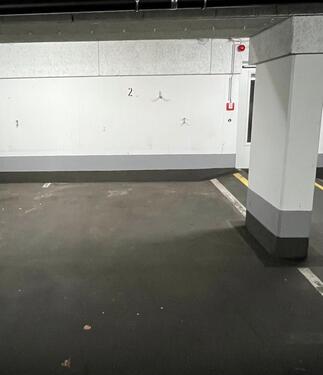 Foto - Tiefgaragenstellplatz - 70,00 EUR Miete,