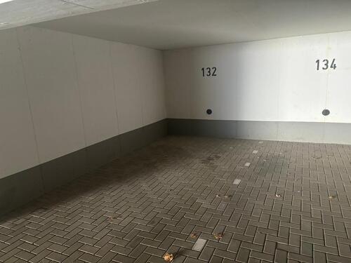 Foto - Geräumiger, komfortabler und leicht zugänglicher Parkplatz