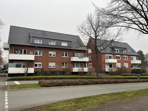 Foto - 3-Zi.-DG-Whg. inkl. EBK, Nähe Ev. Krkh., kernsaniert, 2 Stellpl.