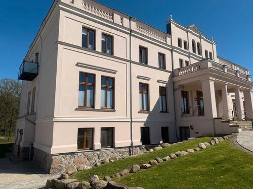 Foto - grosse barrierefreie 4-Raum Wohnung im schönen Gutshaus Niekrenz bei Sanitz zu vermieten ☀️☀️☀️Neu