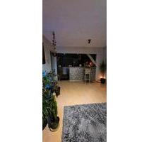 Großzügige 4-Zimmer-Wohnung mit eigenem Garten, Stellplatz - Eddelak