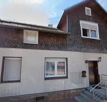 Zweifamilienhaus - 59.000,00&nbsp;EUR Kaufpreis, ca.&nbsp; 204,00&nbsp;m&sup2; in Suhl (PLZ: 98528) Schmiedefeld am Rennsteig