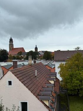 Foto - Zentrale, geräumige DG-Wohnung in 3-Parteienhaus!