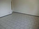 Foto - Ruhige große helle schicke 3 Zimmer-Erdgeschoss-Wohnung mit Dusche, Garten und Kfz.-Stellplatz!