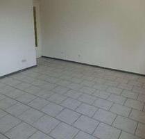 Ruhige große helle schicke 3 Zimmer-Erdgeschoss-Wohnung mit Dusche, Garten und Kfz.-Stellplatz! - Hessisch Oldendorf