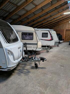 Foto - WohnwagenWohnmobilBootAuto Stellplatz Garage Halle