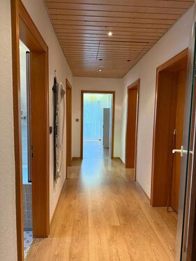 Foto - Renovierte 3 Zimmer Wohnung im 1.OG mit Balkon und Stellplatz in zentrumsnaher Lage von Losheim am See