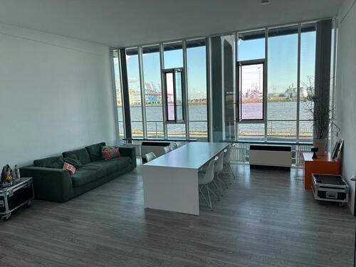 Foto - Büroflächen mit Elbblick im England-Terminal