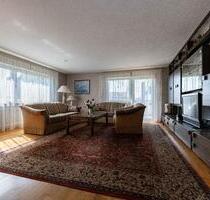 Attraktive 3- bis 4-Zi.-Whg. mit zwei Balkonen, Garten & Garage - Schorndorf