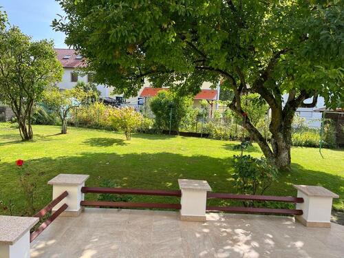 Foto - 4-Zimmer Erdgeschosswohnung in Zweifamilienhaus mit großem Garten