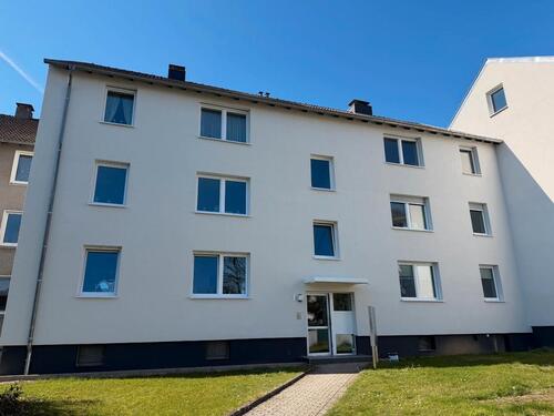 Foto - Helle 3 Zi-Whg 1.OG in energ. San. 6. Fam-Hs mit Balkon und Wanne