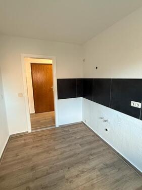 Foto - Frisch sanierte 2-R Whg. in ruhigem MFH - sofort bezugsbereit