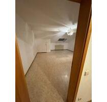 Großzügige Dachgeschosswohnung (120 m²) in Hamm (Sieg)