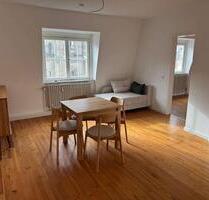 Voll möblierte, renovierte 2 Zimmer Wohnung im Herzen von Stuttgart