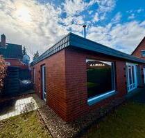Erstbezug nach Sanierung – moderner Bungalow mit Kamin, Einbauküche & Garage in ruhiger Lage! - Husum