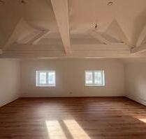 Geräumige 3-Zimmer-Wohnung im DG – ca. 81 m² – mit Stellplatz - Tirschenreuth