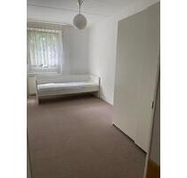 Schönes möbliertes WG-Zimmer in Lichtenberg - Berlin